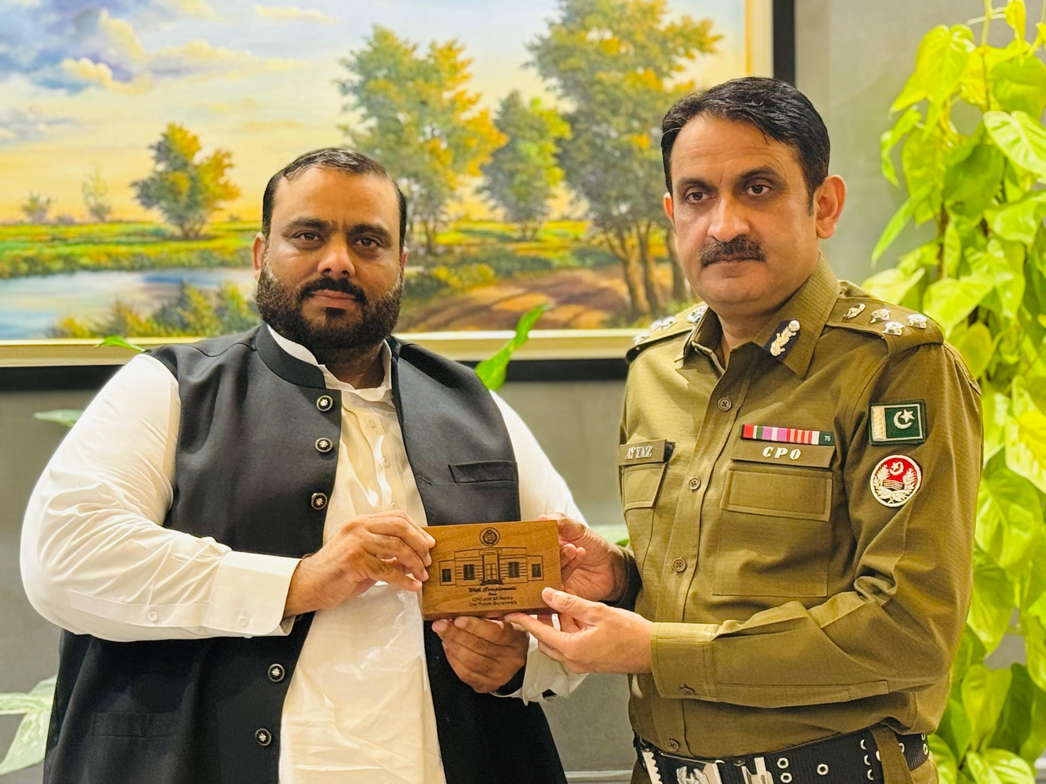 City Police Officer presented souvenir to President GCCI